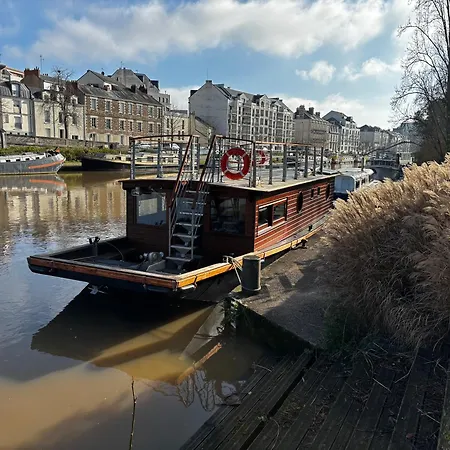 Hotel en barco L'erre Sauvage